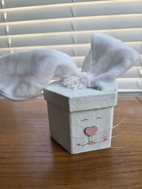 Vtg Giftco Textured Bunny Box
